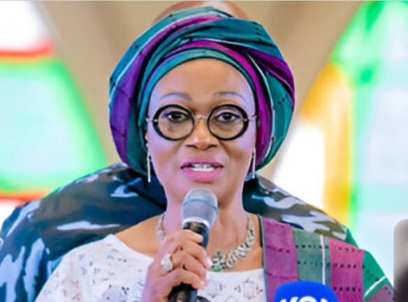 First Lady Remi Donates 1000 Bags of Rice to Christian Community