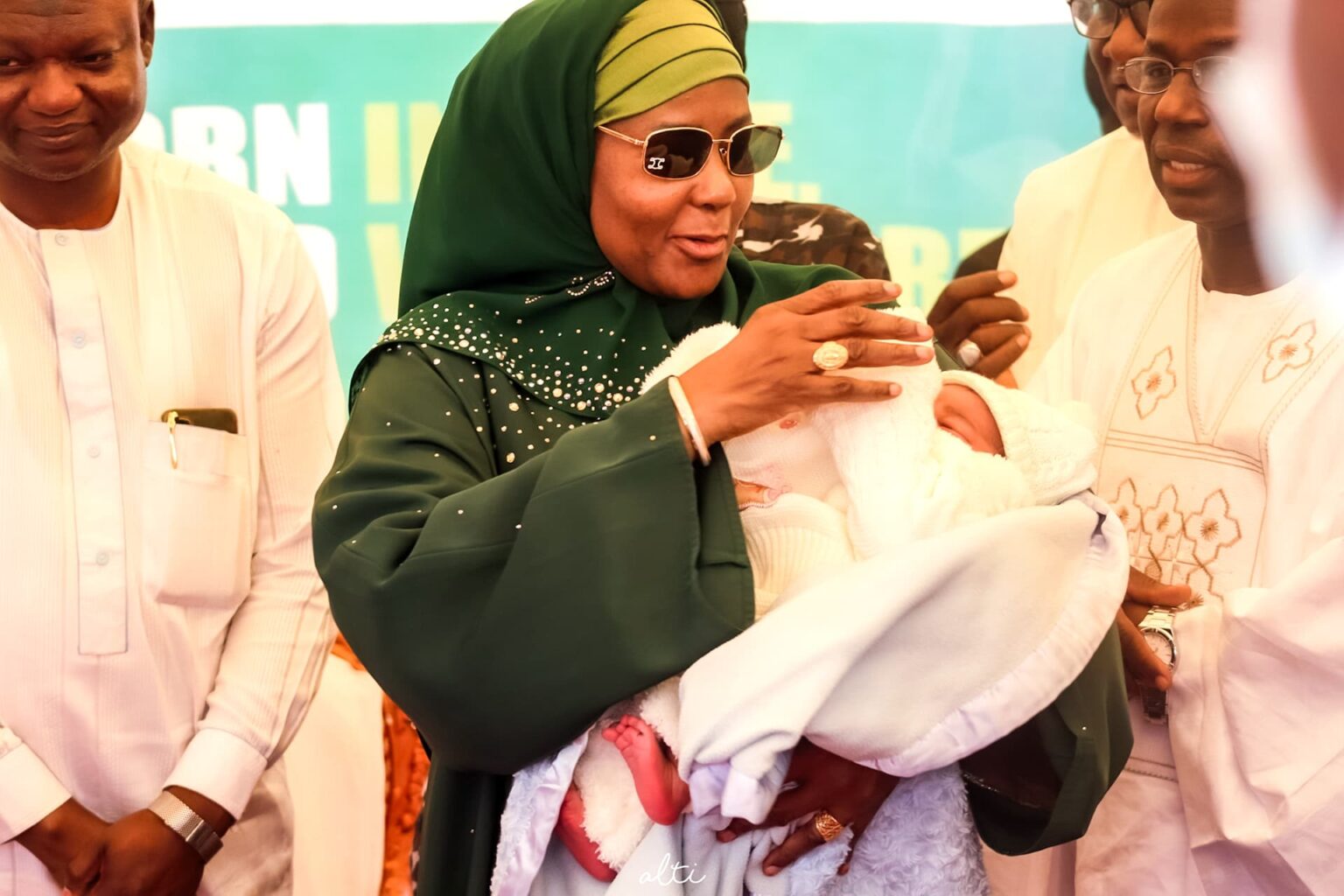 100 Nursing mothers receive gifts to combat malnutrition